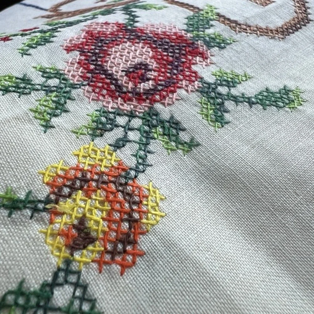Vintage Linen Embroidered Table Topper & 6 Napkins Cottagecore Shabby Chic Italy